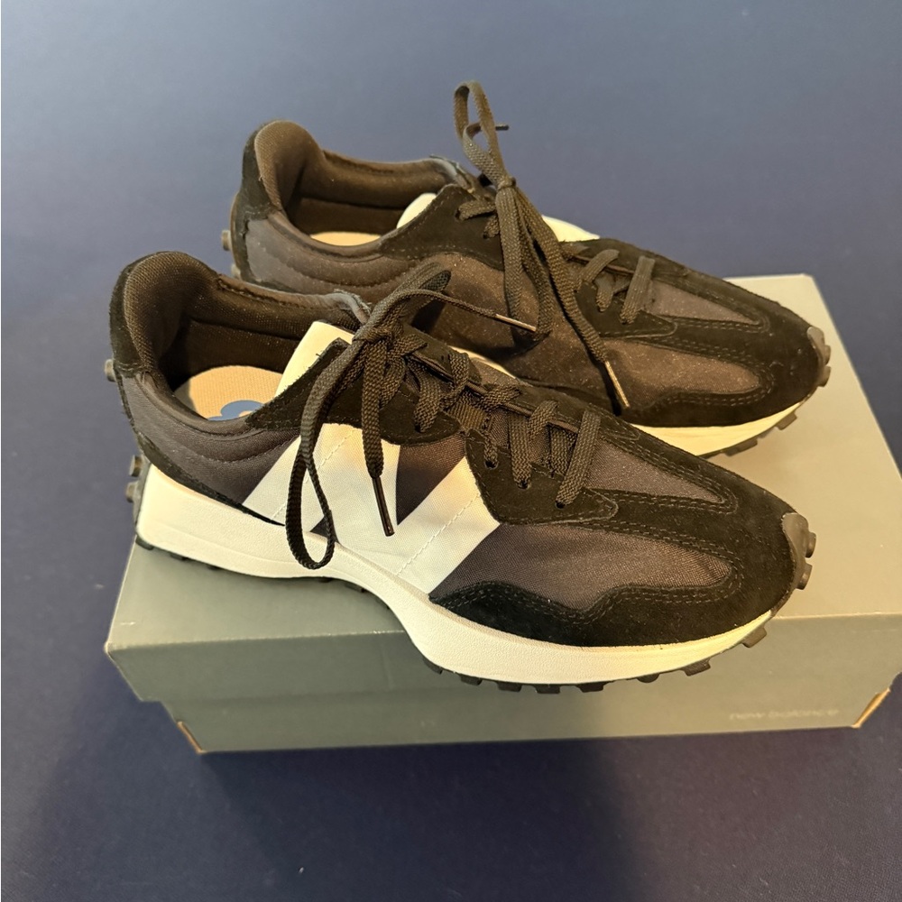 Black and White NB 327